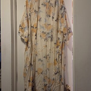 Torrid Floral Kimono in Cream and Yellow